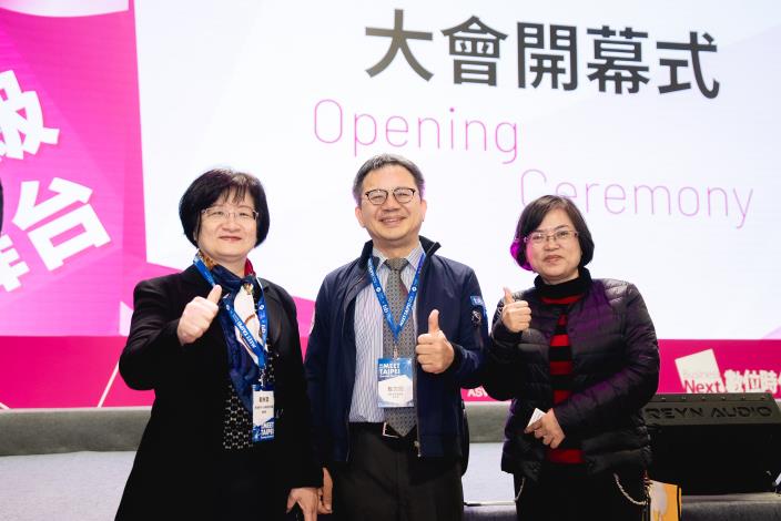 左起：經濟部中企署副署長戴婉蓉、國發會副主任委員詹方冠、高市府青年局副局長汪小芬